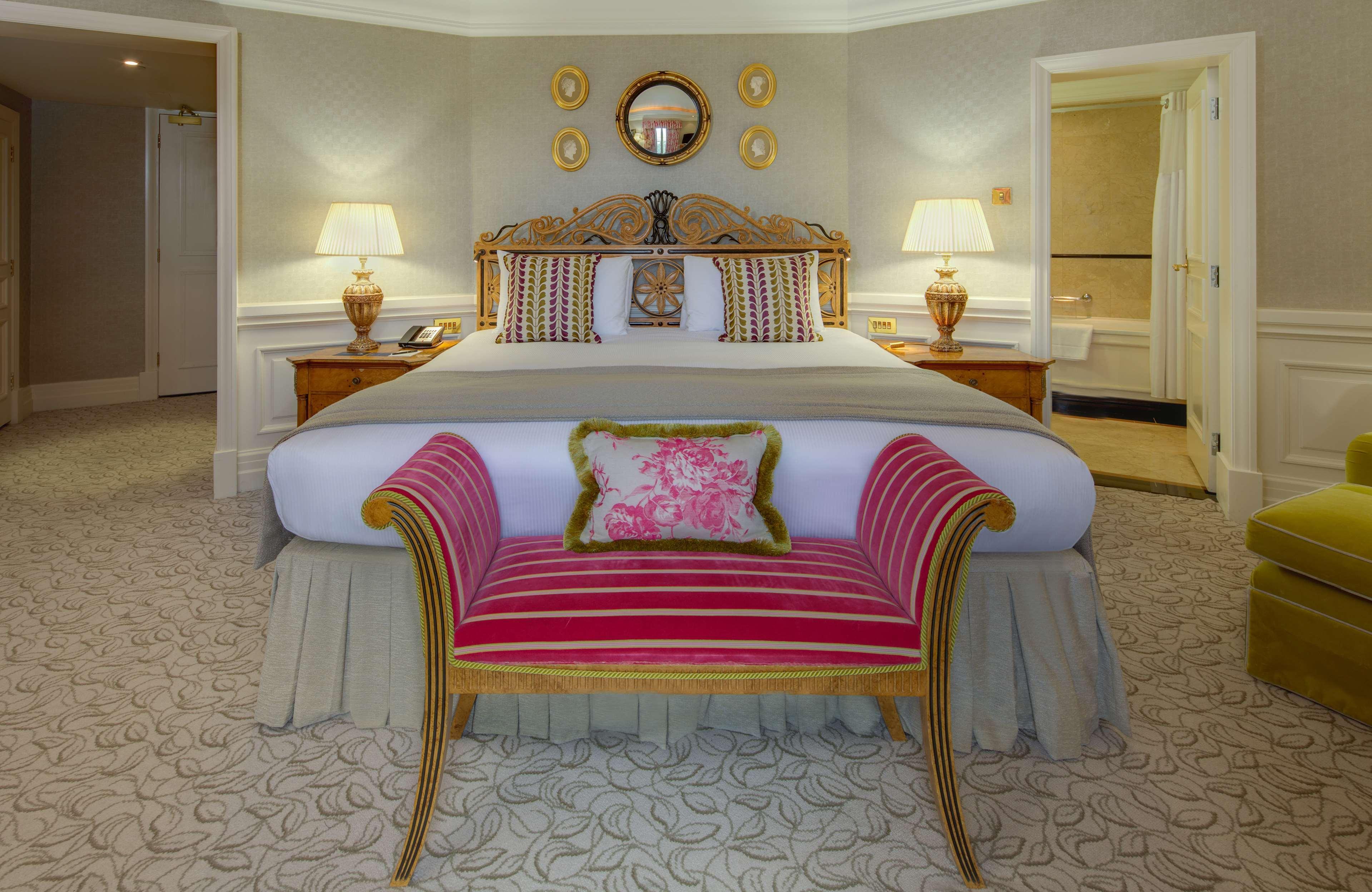 London Hilton On Park Lane Hotel Exterior photo A bedroom at the Ritz
