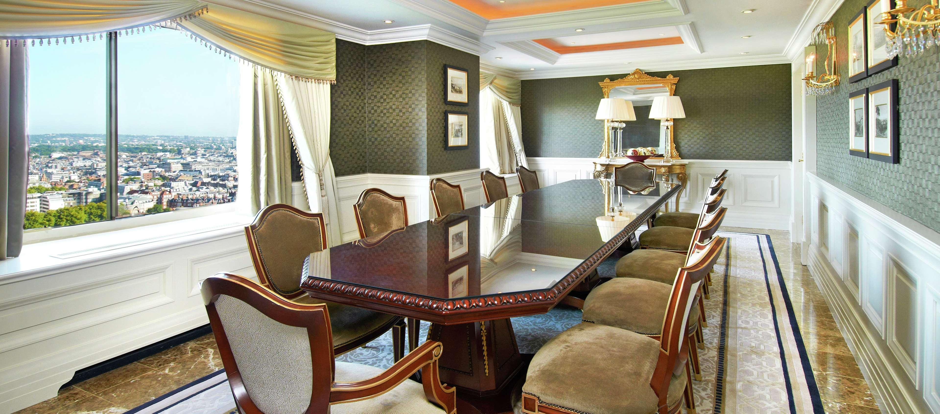 London Hilton On Park Lane Hotel Exterior photo A dining room