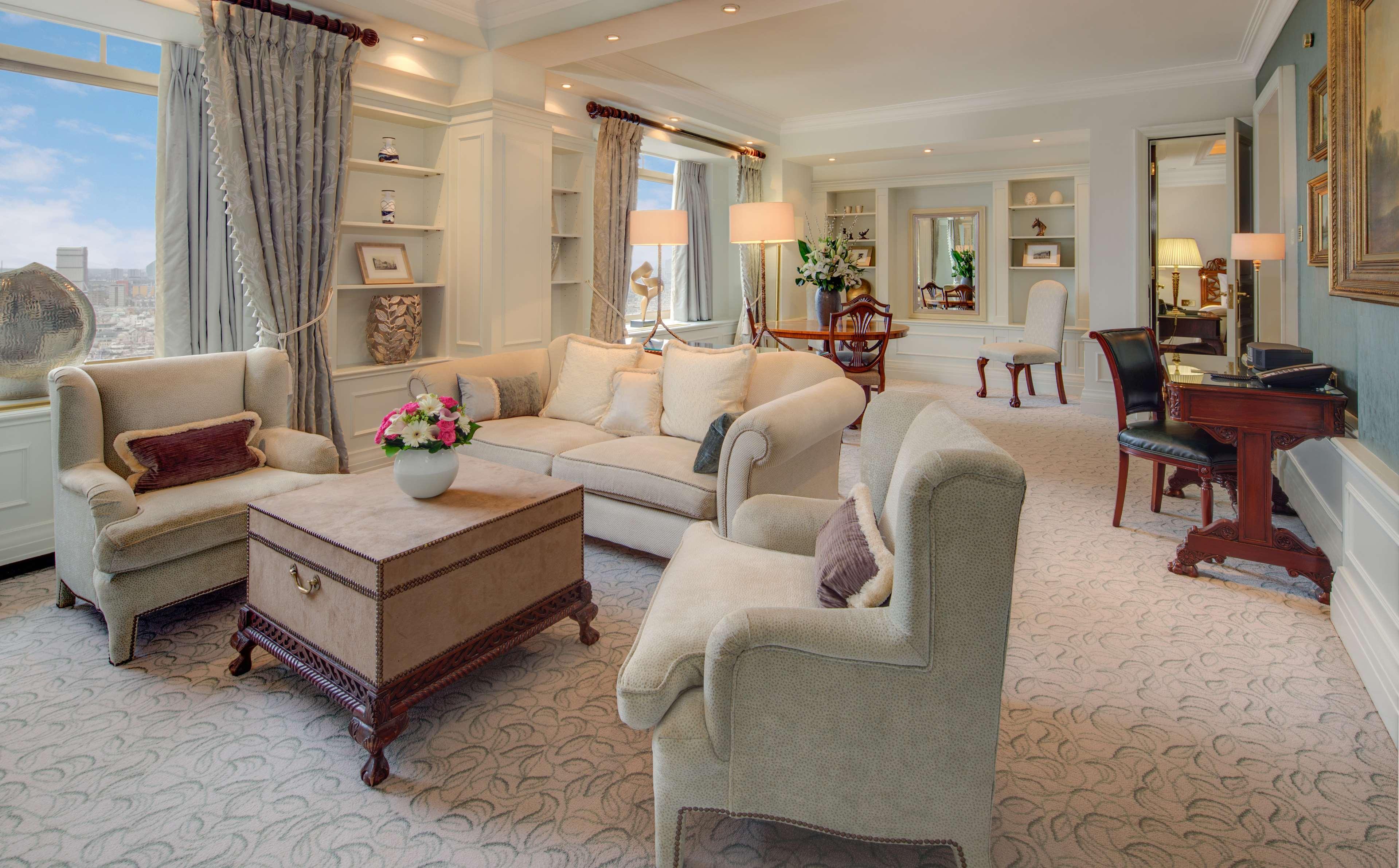 London Hilton On Park Lane Hotel Exterior photo A living room in a suite at The Ritz-Carlton, Boston