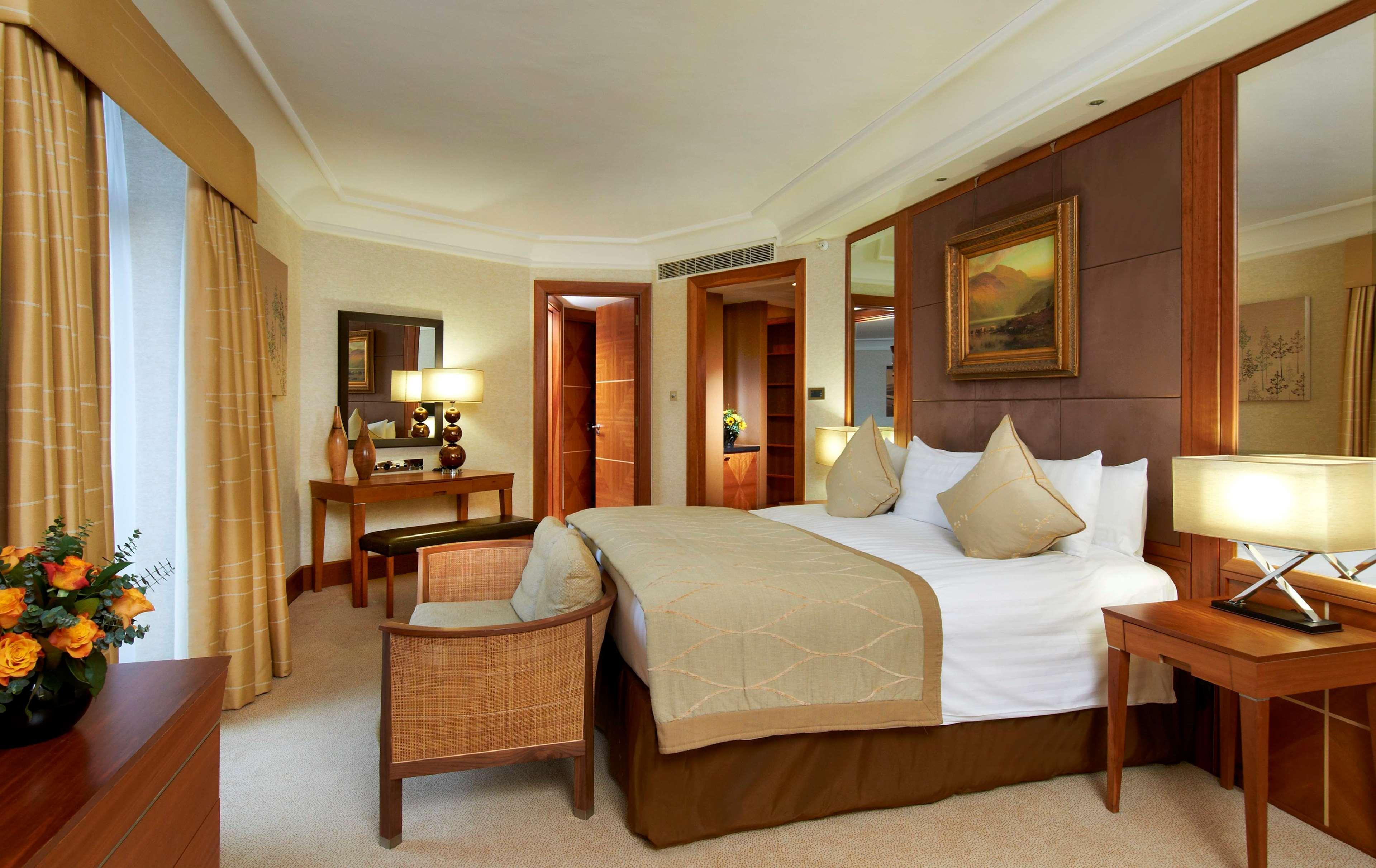 London Hilton On Park Lane Hotel Room photo A bedroom at the InterContinental London